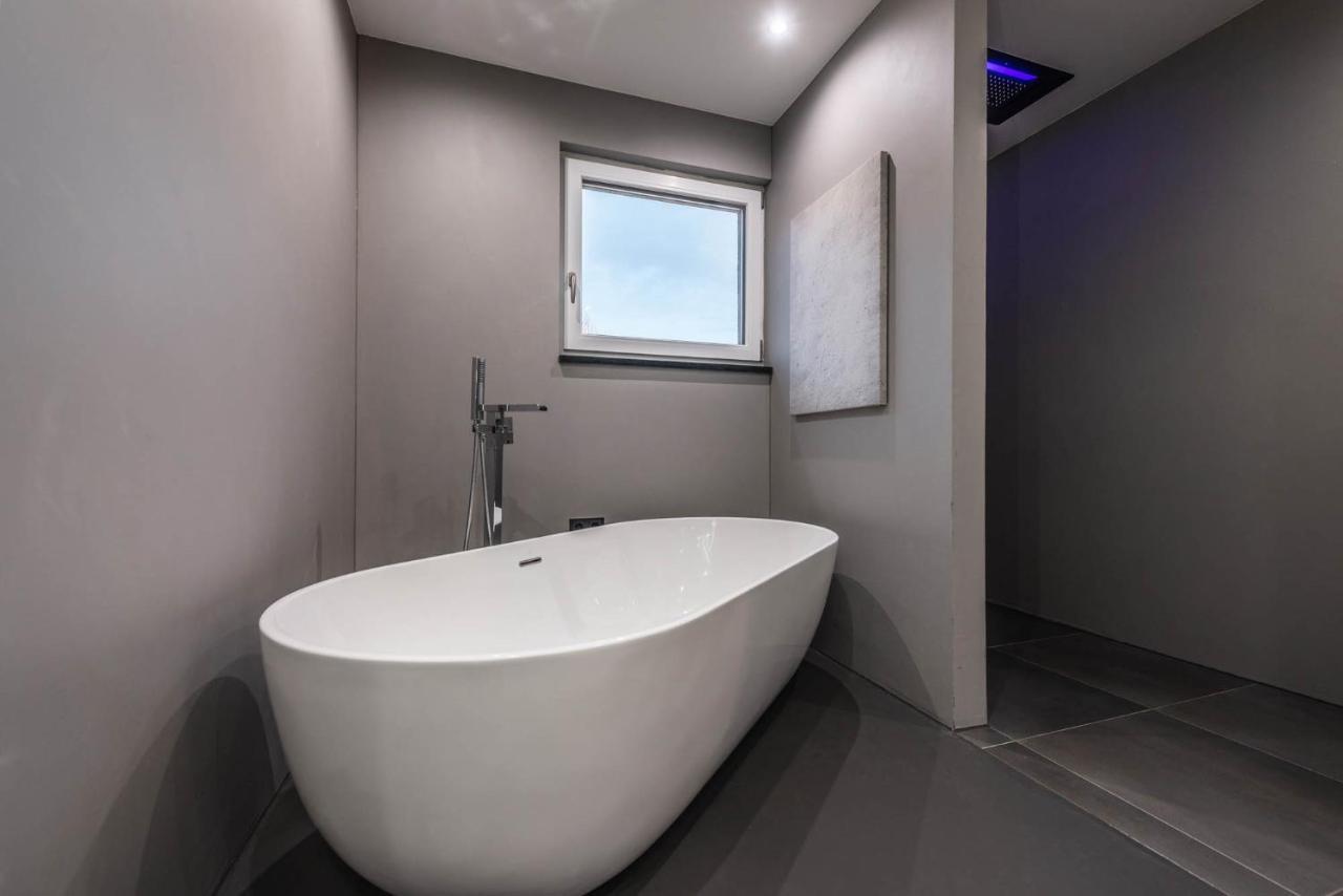 Moderne Villa Mit Whirlpool Und Heimkino ヴァルトキルヒェン エクステリア 写真